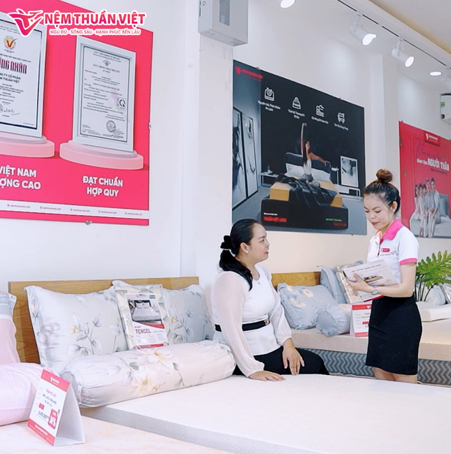 nhân viên tư vấn nhiệt tình Nệm Thuần Việt